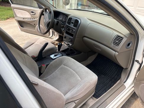 Used 2004 Hyundai Sonata FWD image 5