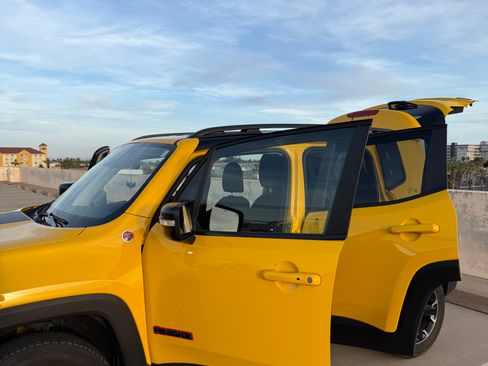 Used 2023 Jeep Renegade Trailhawk image 10