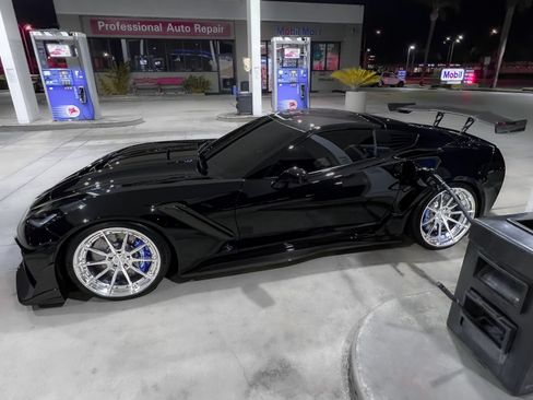 Used 2019 Chevrolet Corvette ZR1 RWD image 1
