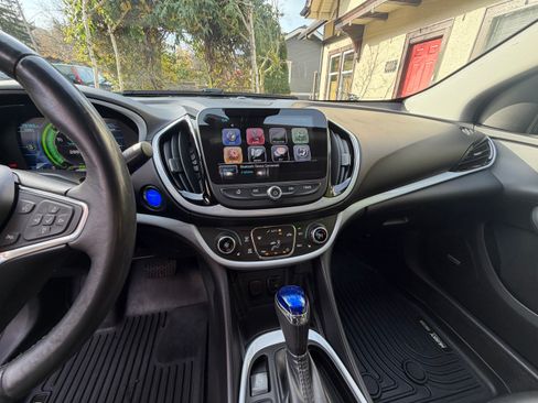 Used 2017 Chevrolet Volt LT w/ Comfort Package image 19