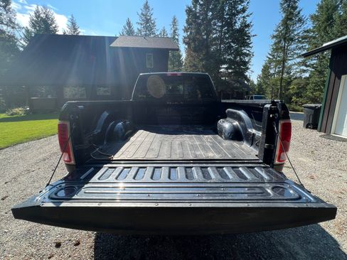 Used 2017 RAM 1500 Laramie image 6