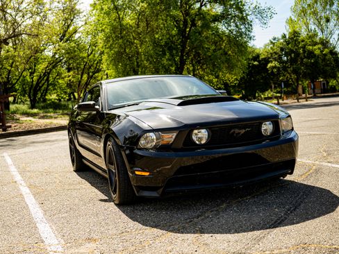 Used 2010 Ford Mustang GT Premium RWD image 5