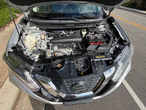 Used 2018 Nissan Rogue SV image 8