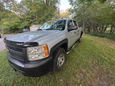 Used 2013 Chevrolet Silverado 1500 W/T AWD/4WD image 4