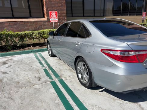 Used 2015 Toyota Camry SE w/ Moonroof Package FWD image 25