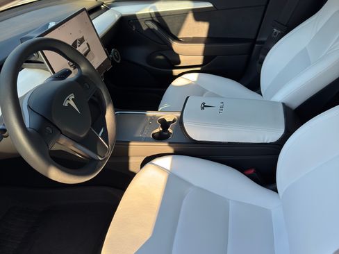 Used 2023 Tesla Model 3 Standard Range image 13