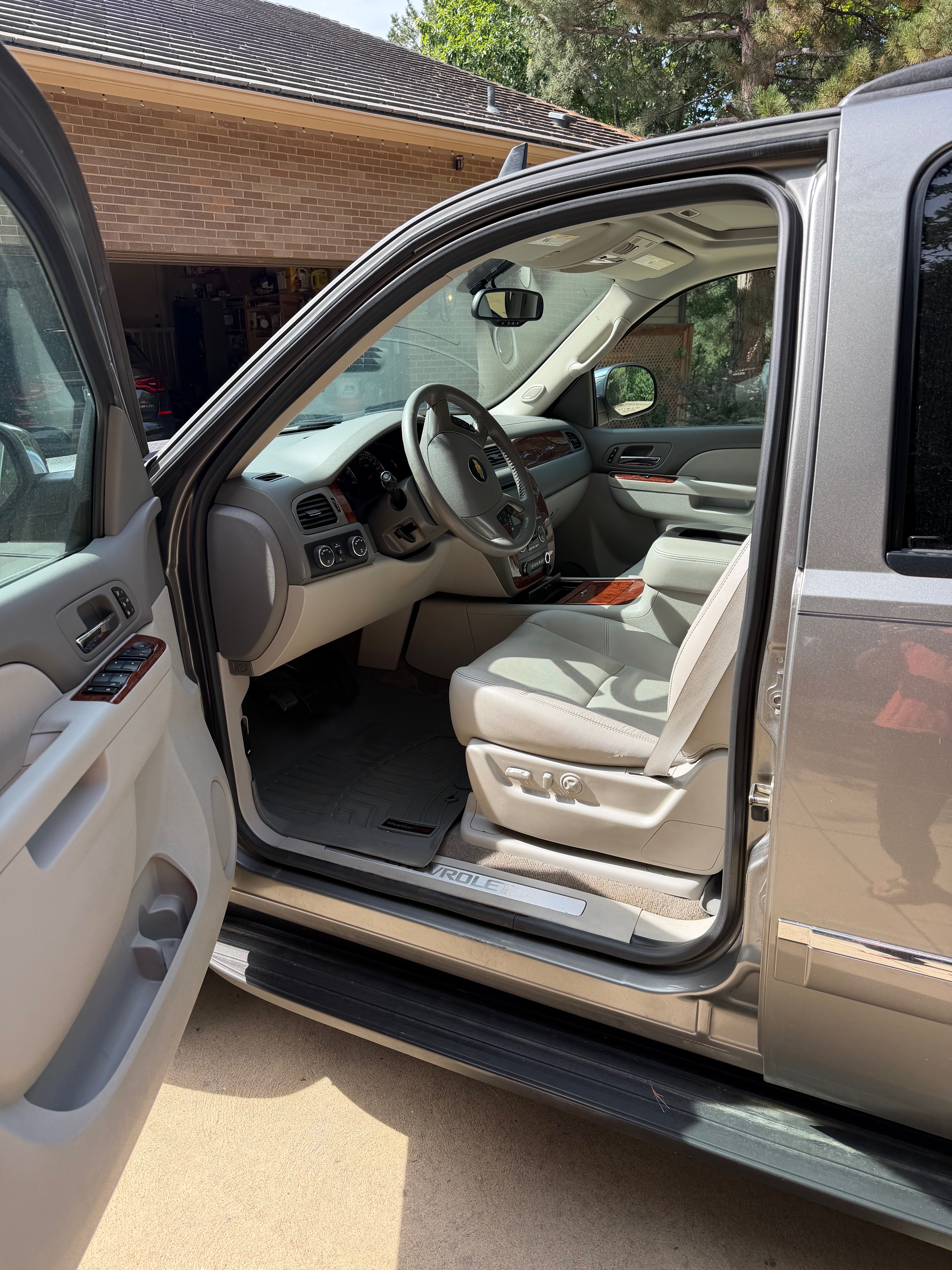Used 2012 Chevrolet Tahoe LTZ AWD/4WD image 6