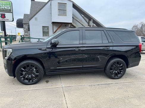 Used 2021 GMC Yukon Denali w/ Denali Premium Package image 4