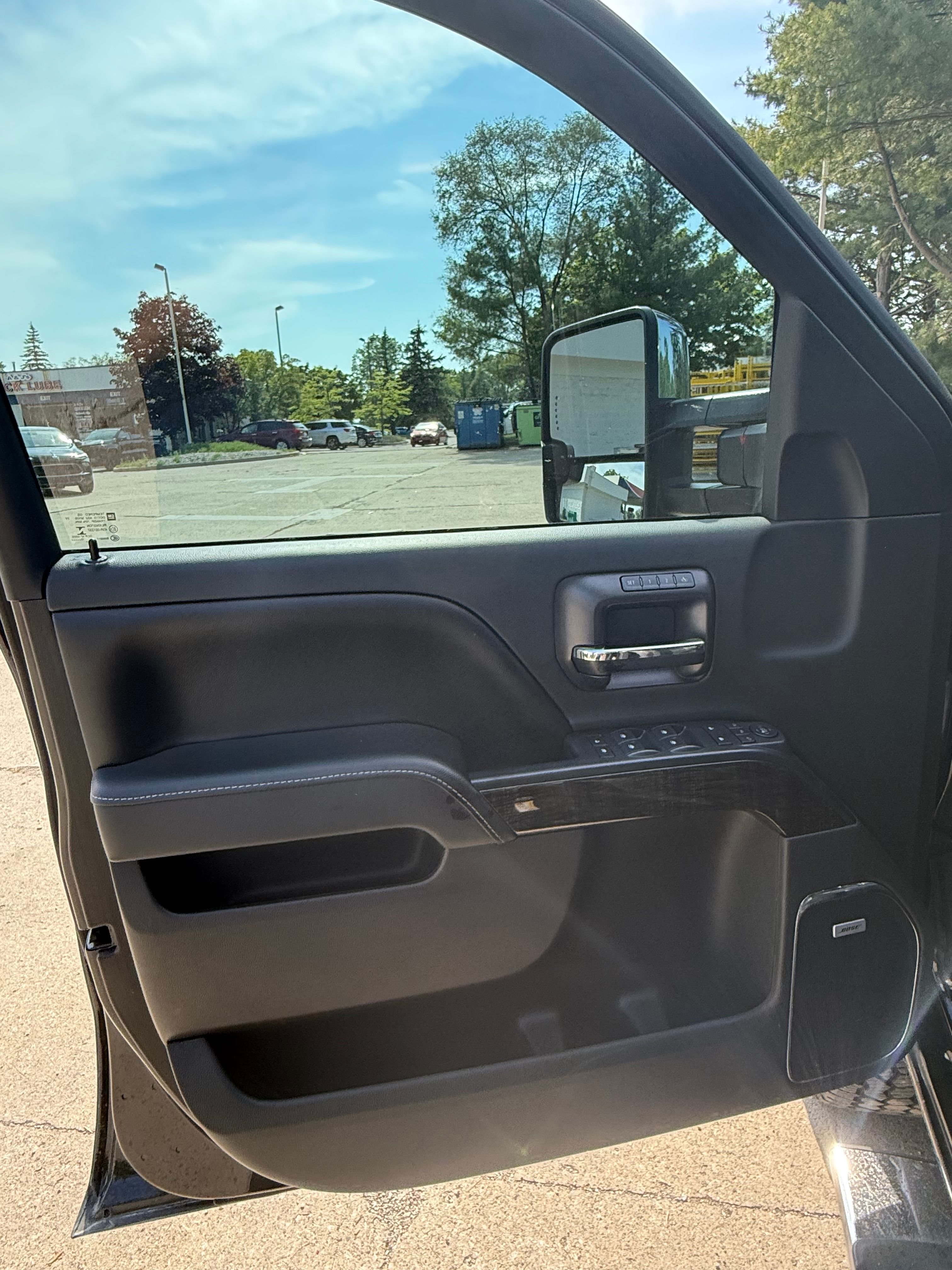Used 2015 GMC Sierra 2500 Denali w/ Duramax Plus Package AWD/4WD image 8