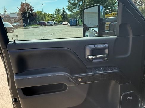 Used 2015 GMC Sierra 2500 Denali w/ Duramax Plus Package AWD/4WD image 8