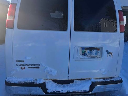 Used 2011 Chevrolet Express 1500 AWD image 11