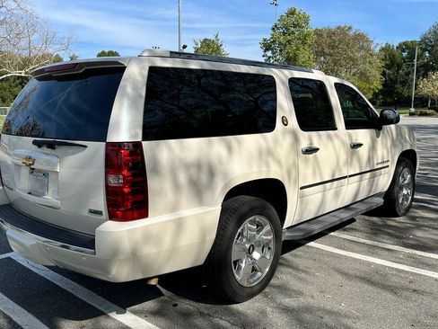 Used 2010 Chevrolet Suburban LTZ image 6
