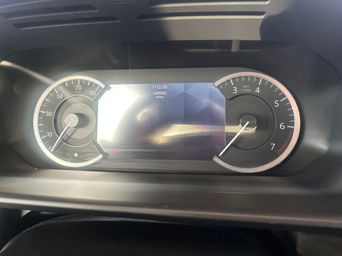 Used 2023 Land Rover Discovery S image 11