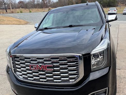 Used 2019 GMC Yukon Denali w/ Denali Ultimate Package image 2