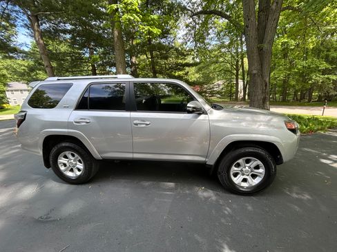Used 2014 Toyota 4Runner SR5 Premium AWD/4WD image 2