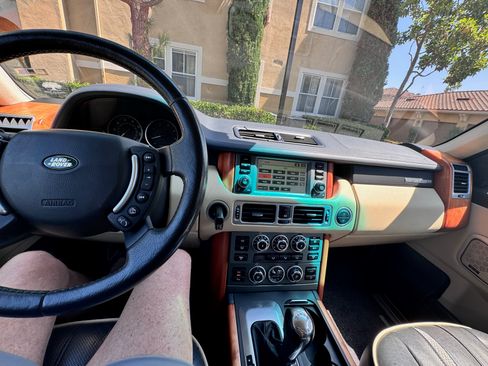 Used 2008 Land Rover Range Rover HSE image 2