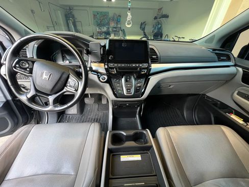 Used 2018 Honda Odyssey Elite image 12