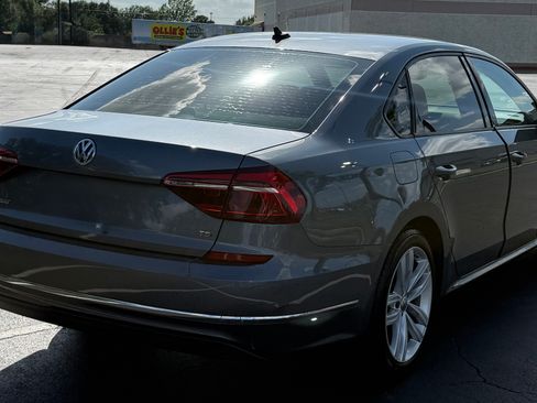 Used 2019 Volkswagen Passat 2.0T Wolfsburg FWD image 9