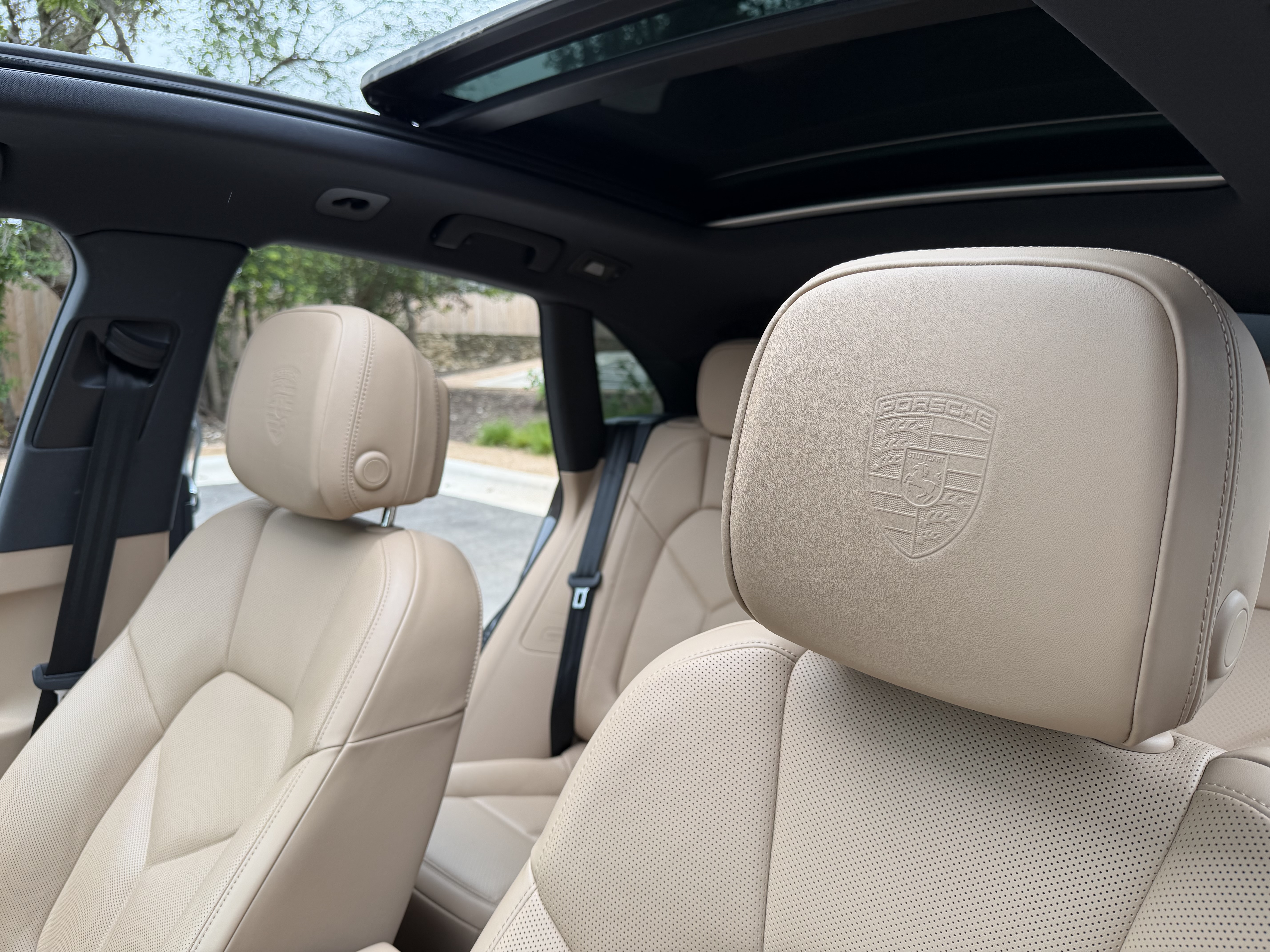 Used 2024 Porsche Macan AWD/4WD image 10