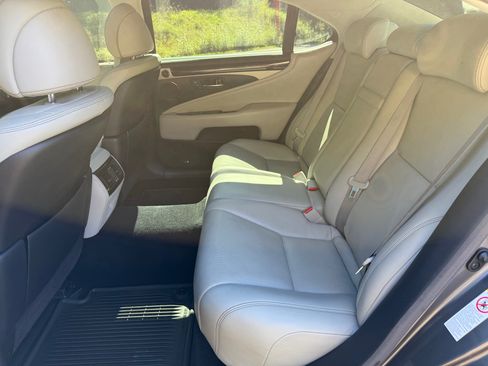 Used 2016 Lexus LS 600h L image 22
