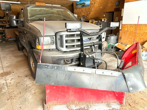 Used 2004 Ford F350 XLT image 1