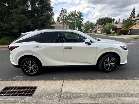 Used 2023 Lexus RX 350h w/ Accessory Package (Z1) AWD/4WD image 4