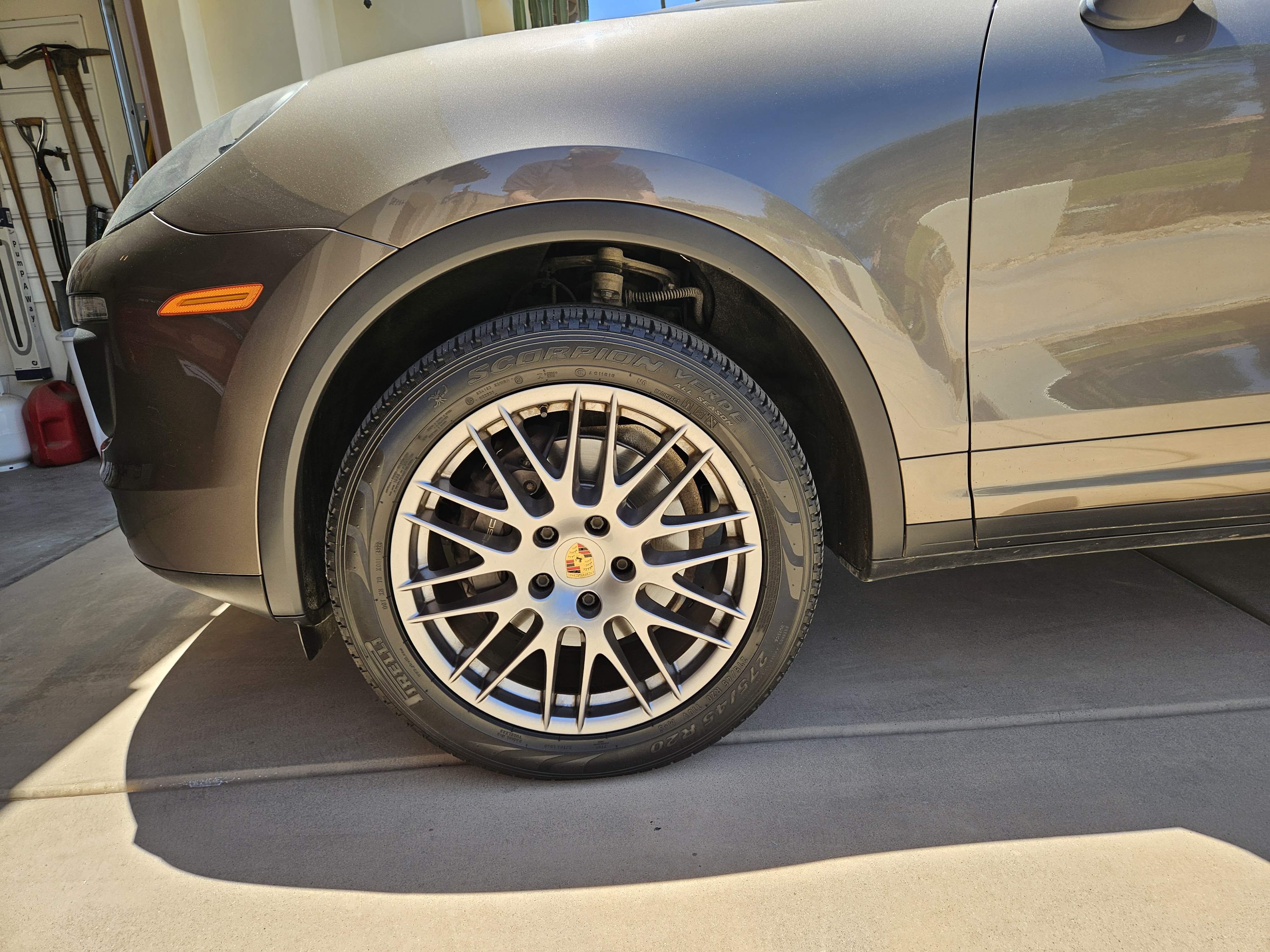 Used 2016 Porsche Cayenne AWD/4WD image 2