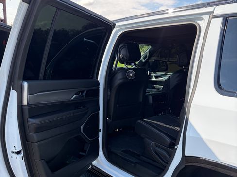 Used 2024 Jeep Wagoneer Series II image 15