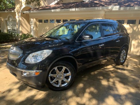 Used 2010 Buick Enclave CXL image 1