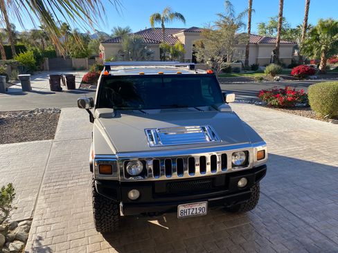Used 2005 HUMMER H2 w/ Preferred Equipment Group image 8