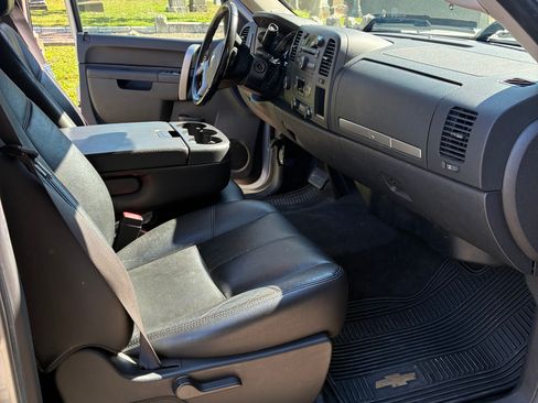 Used 2012 Chevrolet Silverado 2500 LT w/ Interior Plus Package image 15