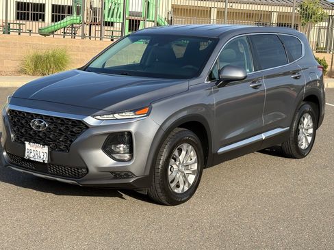 Used 2019 Hyundai Santa Fe SE AWD/4WD image 2