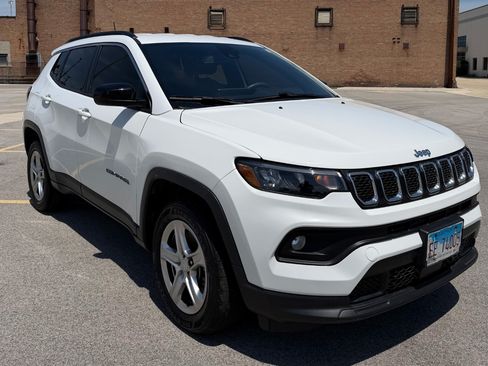 Used 2023 Jeep Compass Latitude AWD/4WD image 2