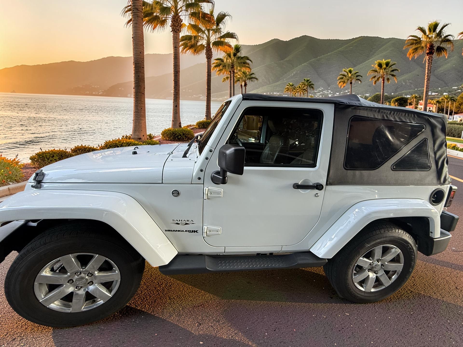 Used 2018 Jeep Wrangler Sahara w/ Dual Top Group AWD/4WD image 1