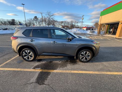 Used 2023 Nissan Rogue SV image 14