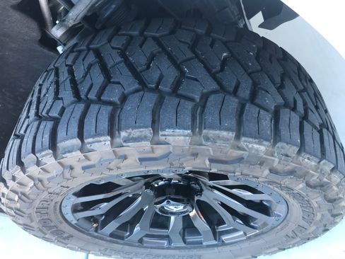 Used 2023 Chevrolet Colorado Z71 w/ Z71 Convenience Package 2 image 9