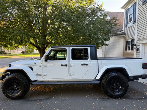 Used 2021 Jeep Gladiator Overland w/ LED Lighting Group image 4