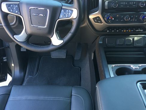 Used 2018 GMC Sierra 1500 Denali w/ Denali Ultimate Package AWD/4WD image 2