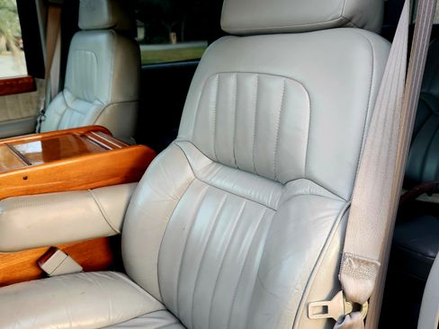 Used 1994 GMC Suburban 2500 image 16