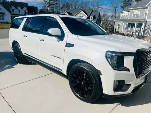 Used 2023 GMC Yukon XL Denali w/ Denali Reserve Package image 13