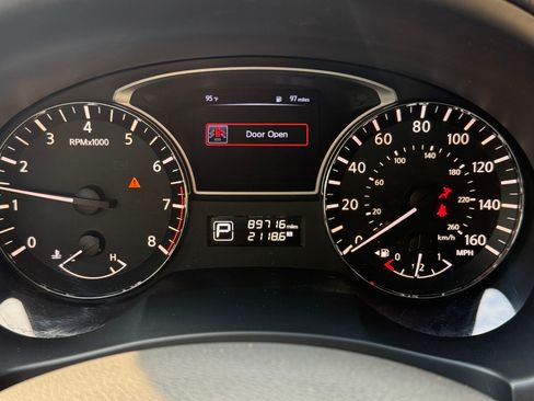 Used 2015 Nissan Altima 2.5 S w/ Special Edition Package FWD image 13