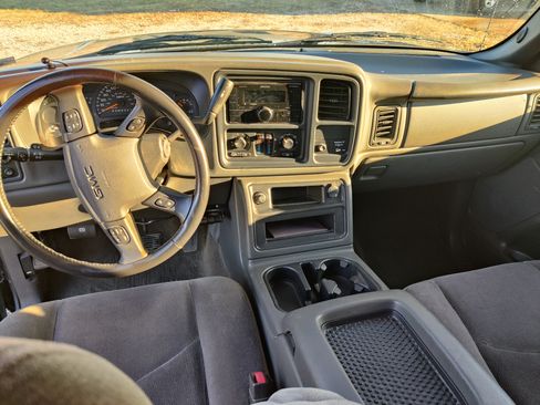 Used 2007 GMC Sierra 2500 SLE w/ Onstar Plus Package image 6