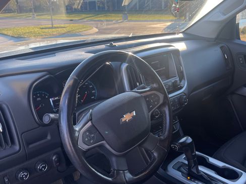 Used 2017 Chevrolet Colorado LT w/ LT Convenience Package image 8