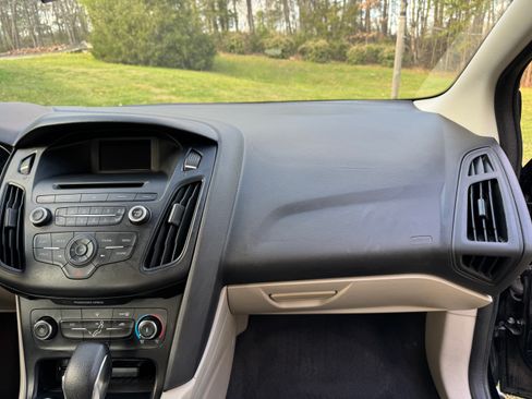 Used 2017 Ford Focus SE image 12