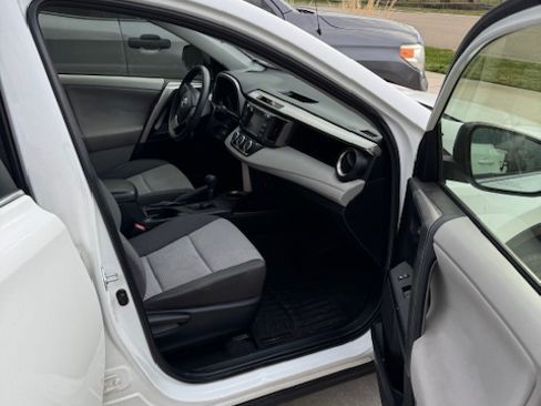 Used 2013 Toyota RAV4 LE image 9