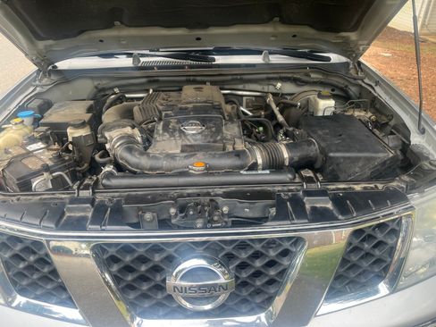 Used 2006 Nissan Frontier SE w/ (P01) Power Pkg AWD/4WD image 12