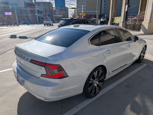 Used 2023 Volvo S90 T8 Ultimate image 9