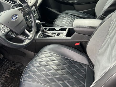 Used 2017 Ford Escape SE w/ SE Sport Appearance Package image 11