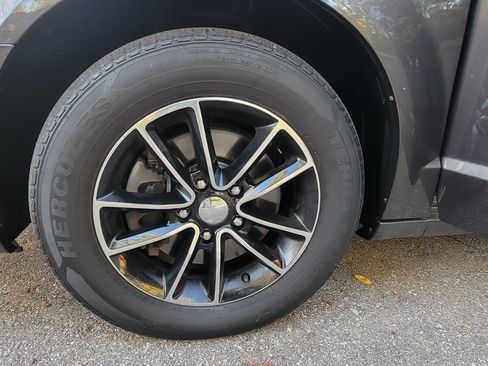 Used 2019 Dodge Grand Caravan GT image 28