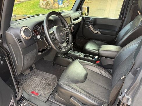 Used 2016 Jeep Wrangler Sahara image 9